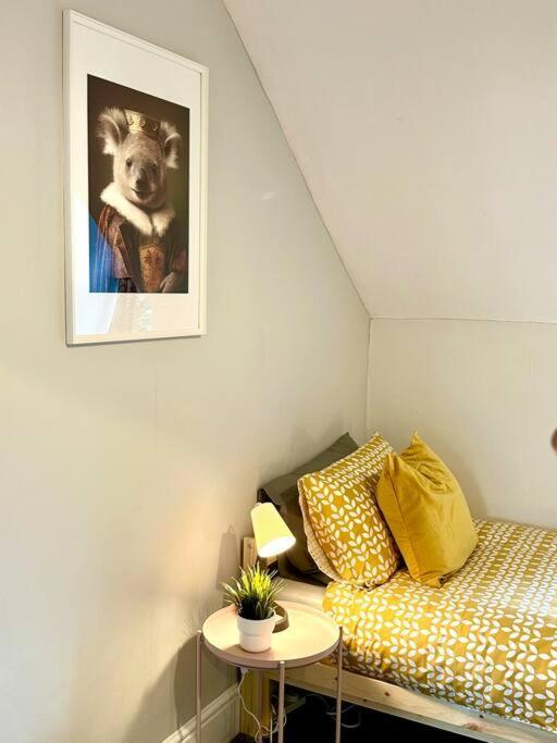 Massive 4 Bedroom Duplex Apartment - Sleeps Up To 10 People - Free Parking - 5 Minutes To The Best Beach! - Great Location - Fast Wifi - Smart Tv - Newly Decorated - Sleeps Up To 10! Close To Bournemouth & Poole Town Centre & Sandbanks Exteriör bild